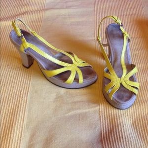 Aerosoles yellow strappy espadrilles
